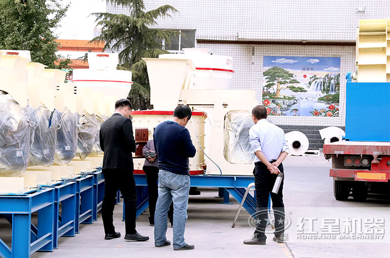 客戶來廠考察復(fù)合制砂機(jī)